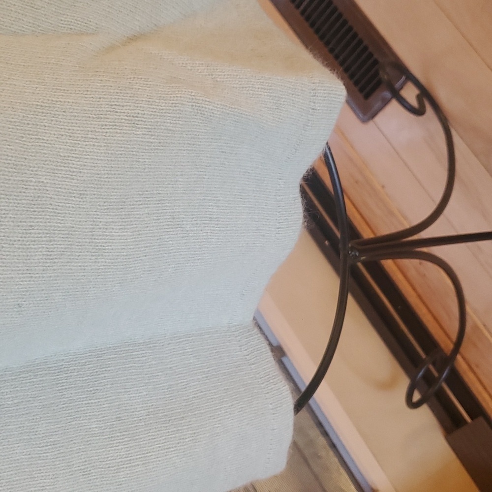 JH Collectibles 90%‎ Lambswool & Angora Turtleneck Sleeveless Sz. S Sweater - Picture 4 of 10